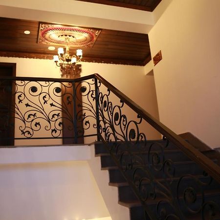 Cheltikov Hotel Kars Esterno foto