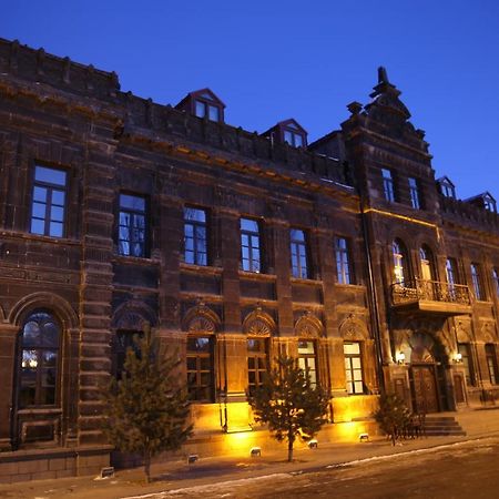 Cheltikov Hotel Kars Esterno foto