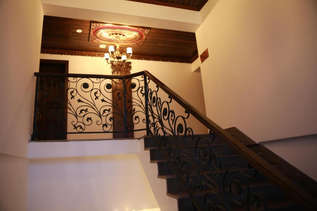 Cheltikov Hotel Kars Esterno foto