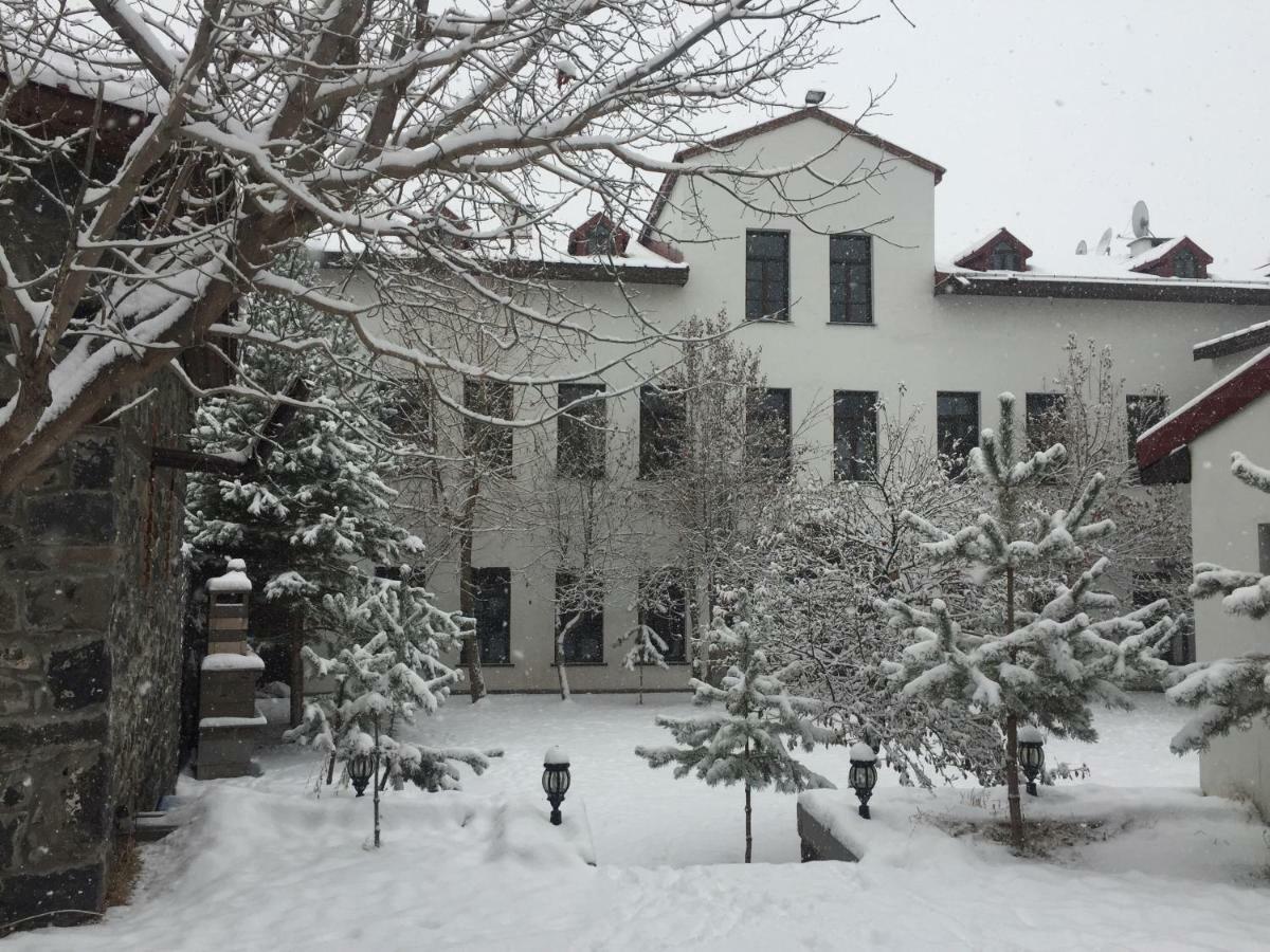 Cheltikov Hotel Kars Esterno foto