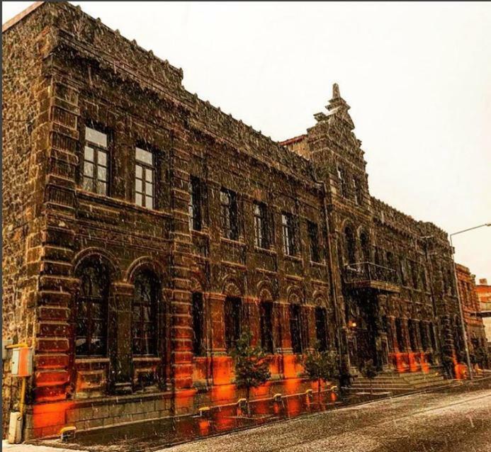 Cheltikov Hotel Kars Esterno foto