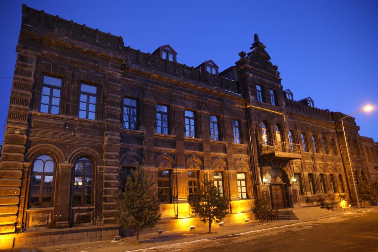 Cheltikov Hotel Kars Esterno foto